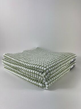 DKNY Bath Towel Set Green White Textured Dot 100% Cotton Super Soft Set of 2 NEW
